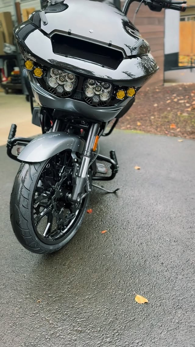 Ward Customs gallery 04-road-glide-cvo.jpg