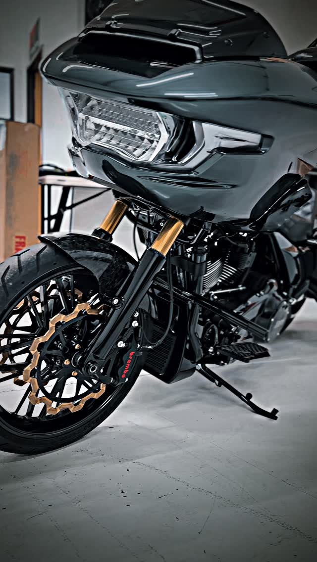 Ward Customs gallery 08-road-glide-bagger.jpg