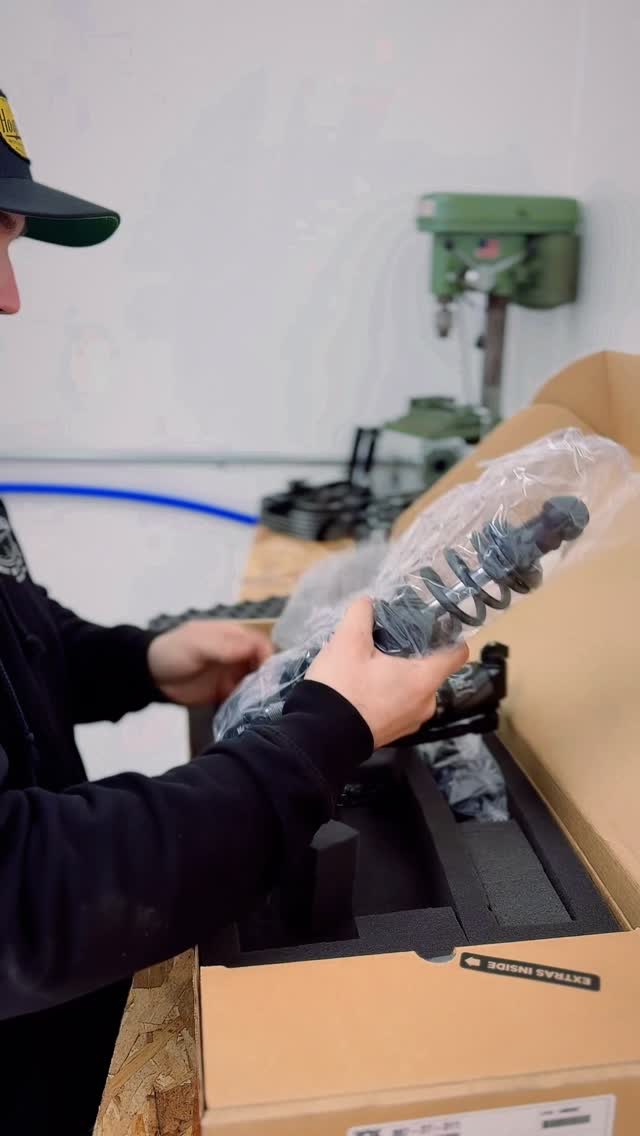 Ward Customs gallery 09-fox-suspension.jpg